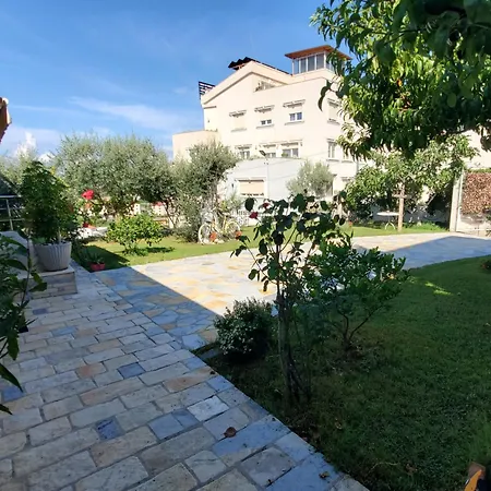 Nikol Tirana